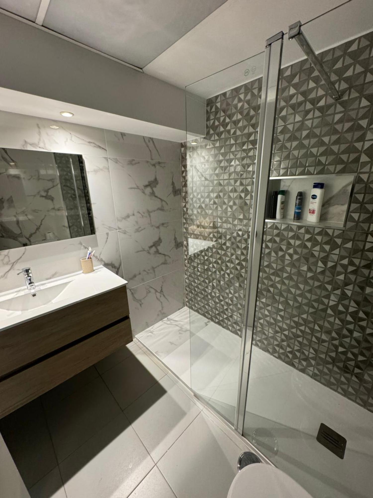 Newly Refurbished 2 Bed Appt Виламура Екстериор снимка