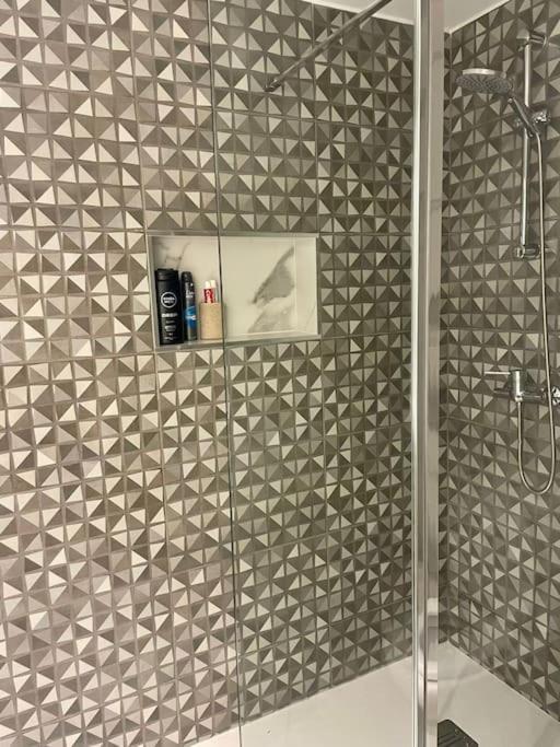 Newly Refurbished 2 Bed Appt Виламура Екстериор снимка