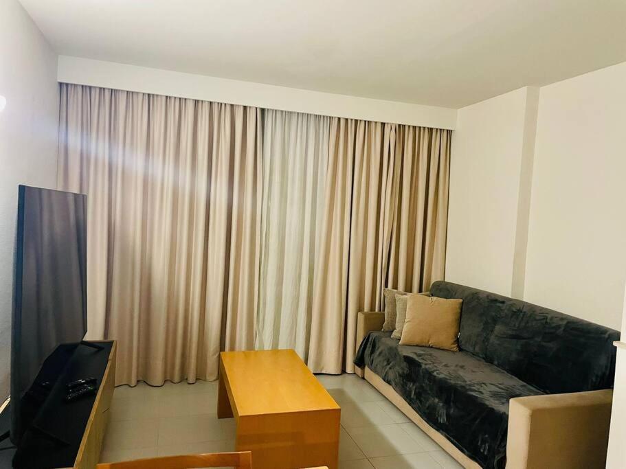 Newly Refurbished 2 Bed Appt Виламура Екстериор снимка