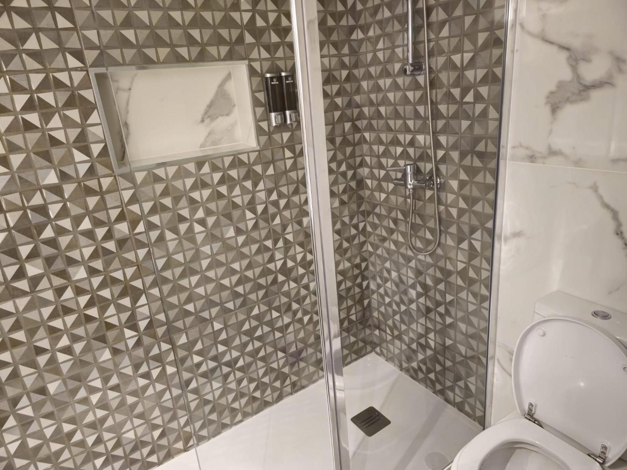 Newly Refurbished 2 Bed Appt Виламура Екстериор снимка